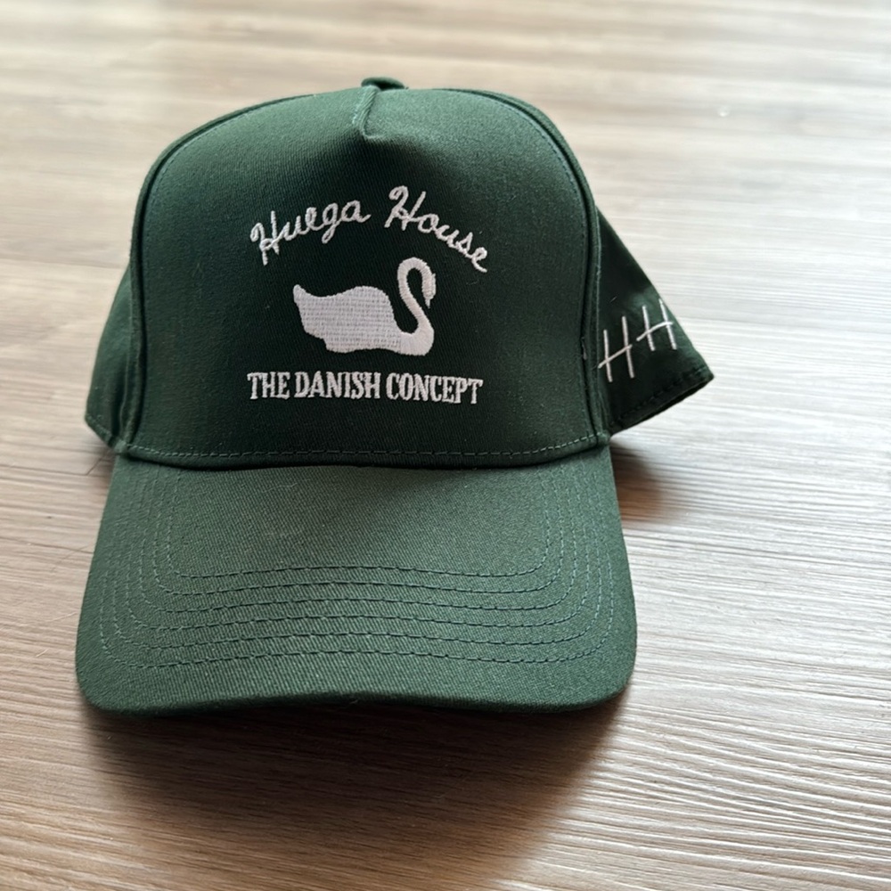 Huega house trucker hat green